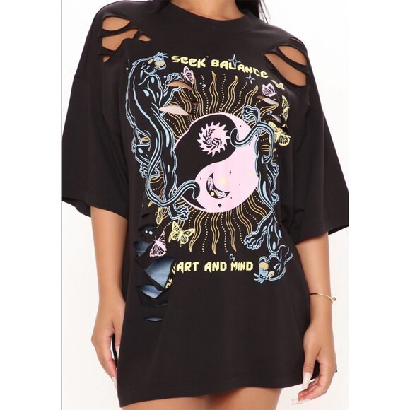 Fashion Nova ✦ Seeking Balance Graphic Top ✦ Black Yin Yang Cutout Tee Sz S NWT - Picture 6 of 6